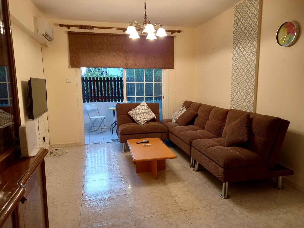 2 Bedroom Apartment Near Finikoudes Lárnaca Exterior foto